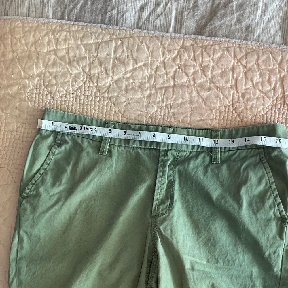 Banana Republic Green Canvas Bermuda Shorts, Women’s Size 8 - Picture 6 of 9